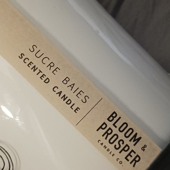NEW! BLOOM AND PROSPER 14.6 oz CANDLE - Picture 5 of 7